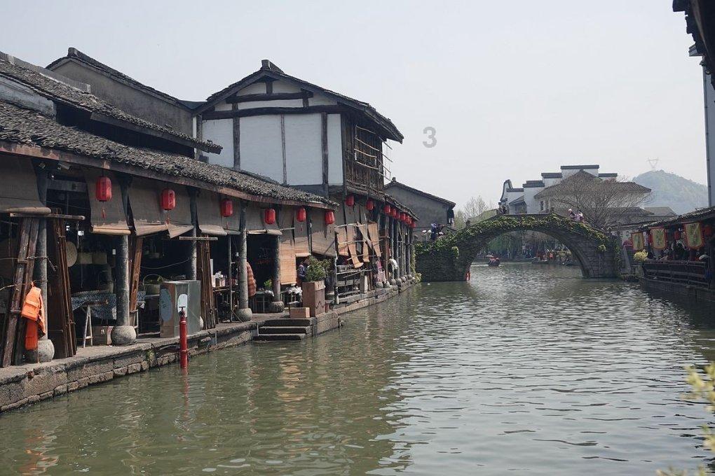红炉煮茶，流年轻沸，不应辜负腊梅前